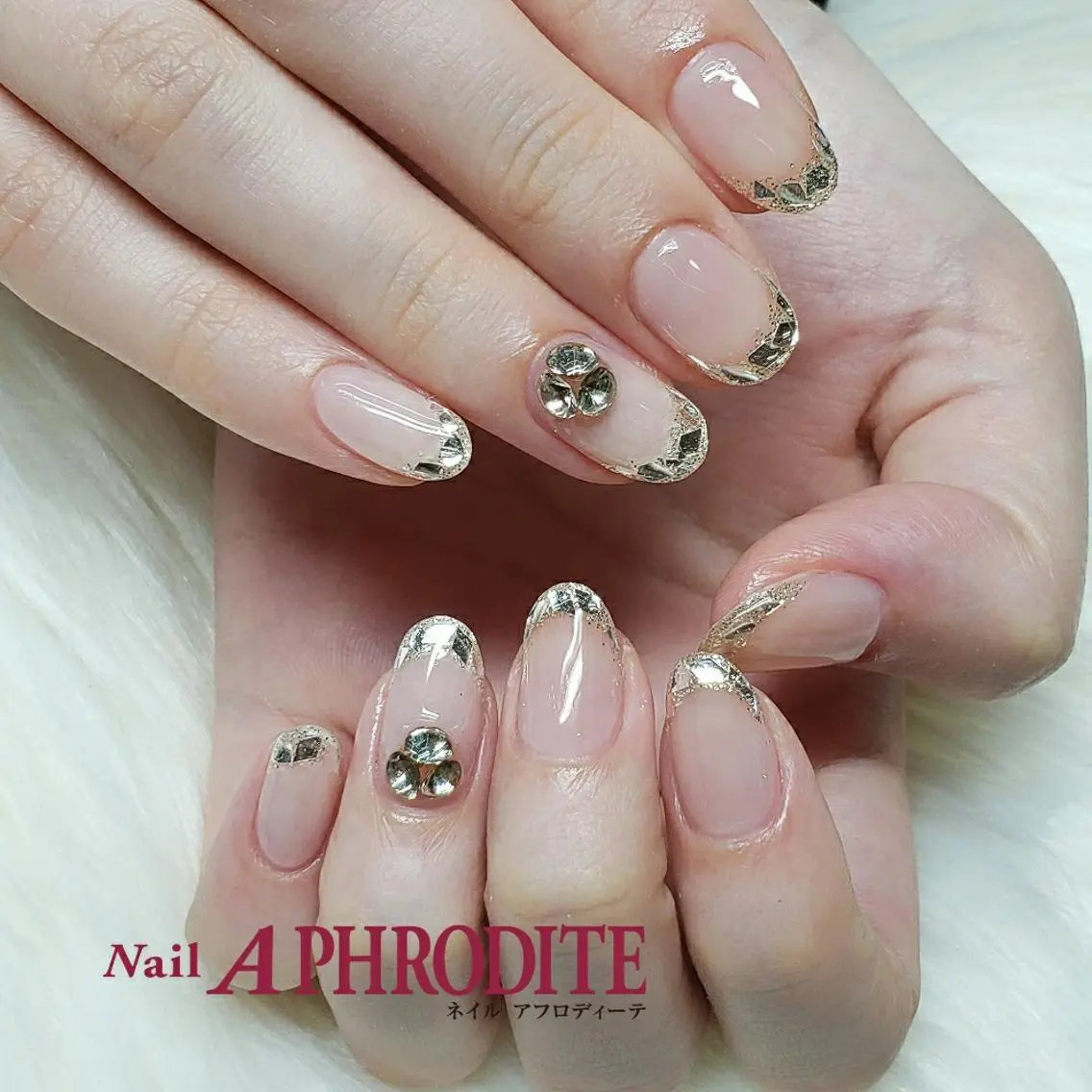 ネイル オーロラネイル クリアネイル ジェルネイル シルバー ソフトジェル ハンドネイル Nail Aphroditeのネイルデザイン