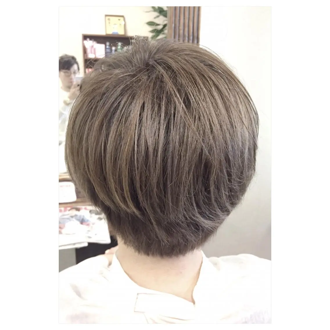 ショート カラー アッシュ ベージュカラー グレージュ パーソナルカラー診断 できます 木曽 主博のヘアスタイル