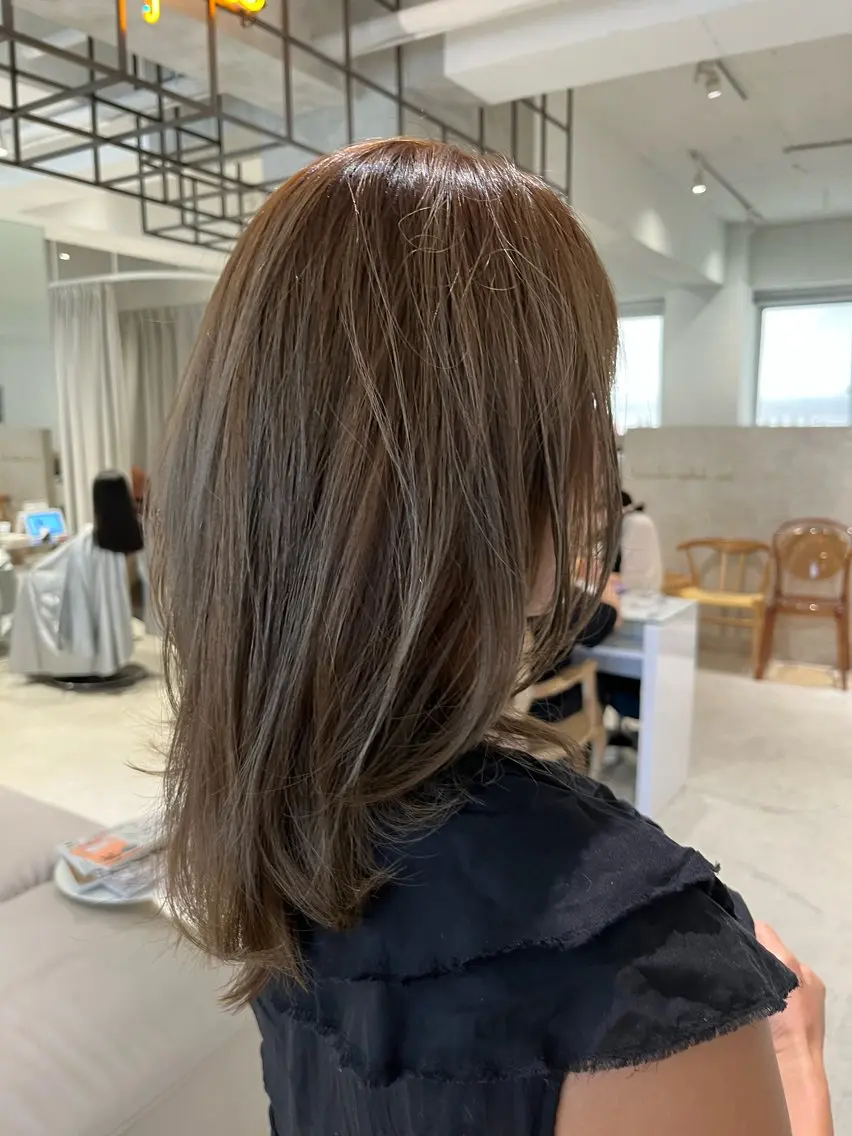 セミロング カット ヘアカラー Louwe 小島のヘアスタイル