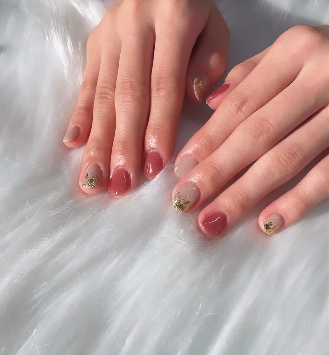 ネイル ボルドー ゴールド 持ち込み ニュアンスネイル オフィスネイル Sialla MIHINAのネイルデザイン