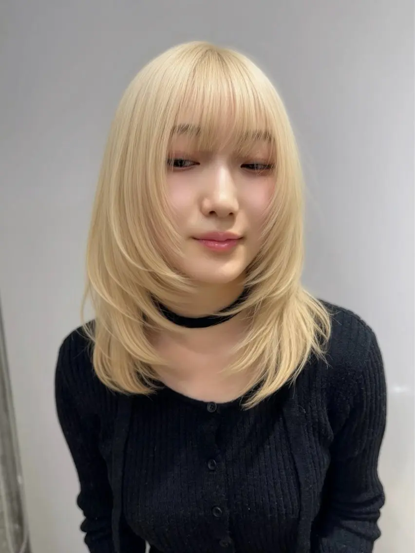 ミディアム カラー ブリーチ ブロンド ハイトーンカラー ハッシュカット レイヤーカット ヘアカラー トリートメント 失敗しないハイトーン ✨ミルクティー/ミワのヘアスタイル