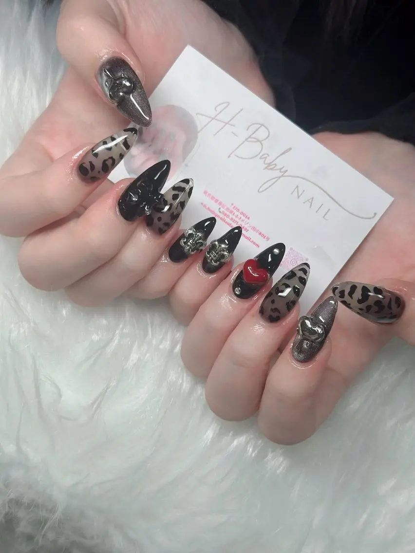ネイル フレンチネイル ジェルネイル ガラスフレンチ ハロウィン ハート ハンドネイル H.baby Nail Salonのネイルデザイン
