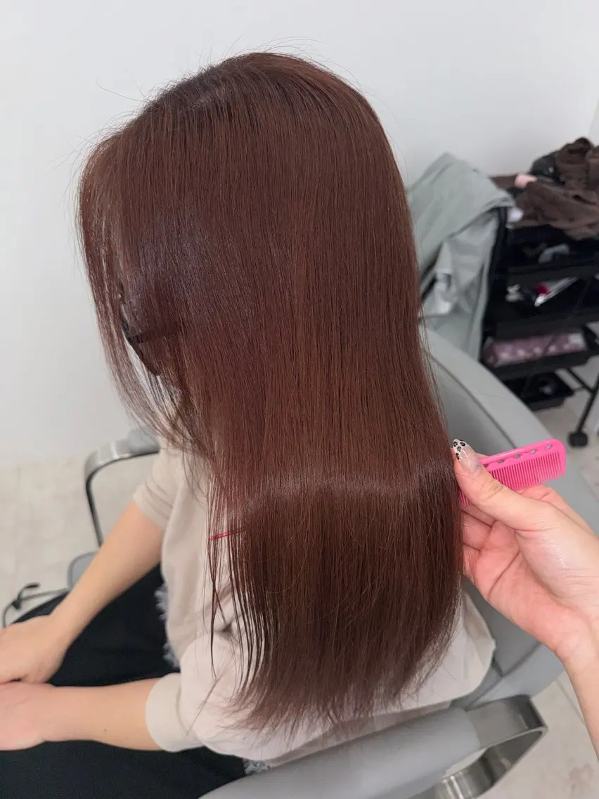 ロング ピンクブラウン ヘアカラー 結城 虹心のヘアスタイル