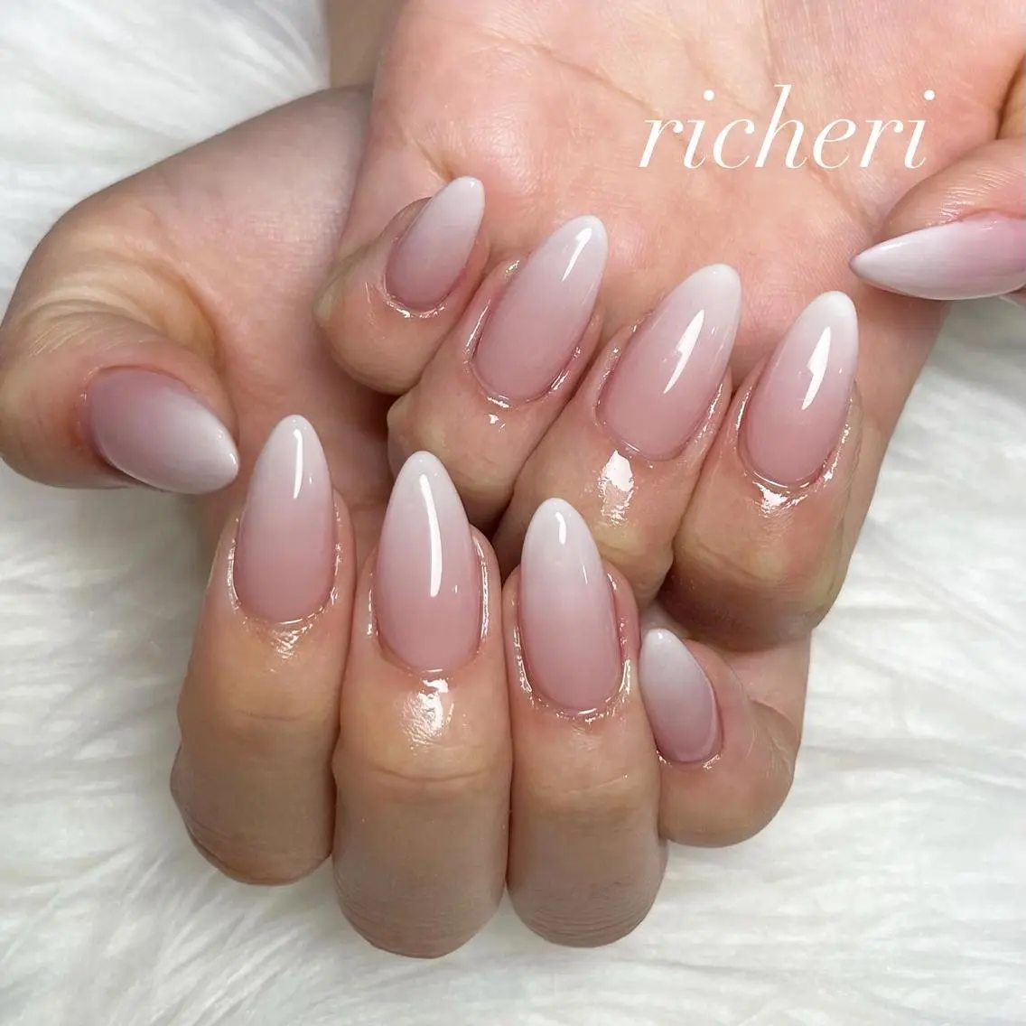 ミディアム ネイル 韓国風ヘア アートネイル フレンチネイル ジェルネイル ガラスフレンチ richeri beautyのエステ・リラクイメージ