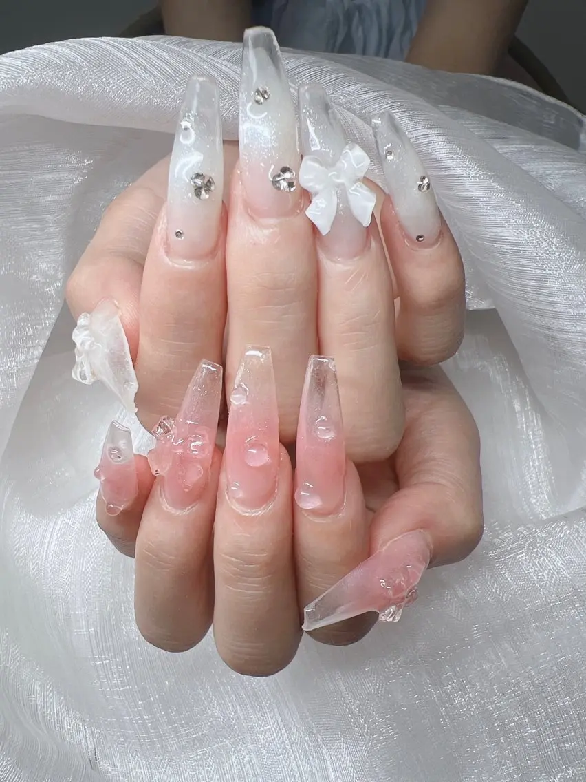 ネイル 長さ出し グラデーション キラキラネイル マグネットネイル ニュアンスネイル ハンドネイル Lee Ainのネイルデザイン