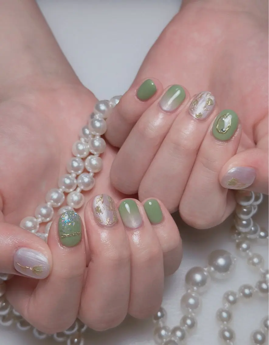 ネイル オーロラネイル 長さ出し フットネイル ラメ(グリッター) ラメグラデーション ハンドネイル 👍thumbs up nail👍のネイルデザイン