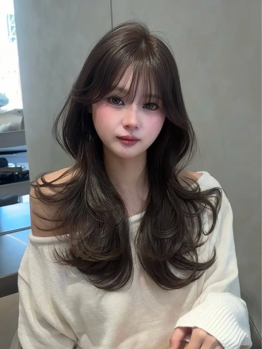 ロング 顔まわりレイヤー 顔周りカット ハイレイヤー レイヤーカット ローレイヤー カット ヘアカラー MOMOHA/ 🍑レイヤーカットのヘアスタイル
