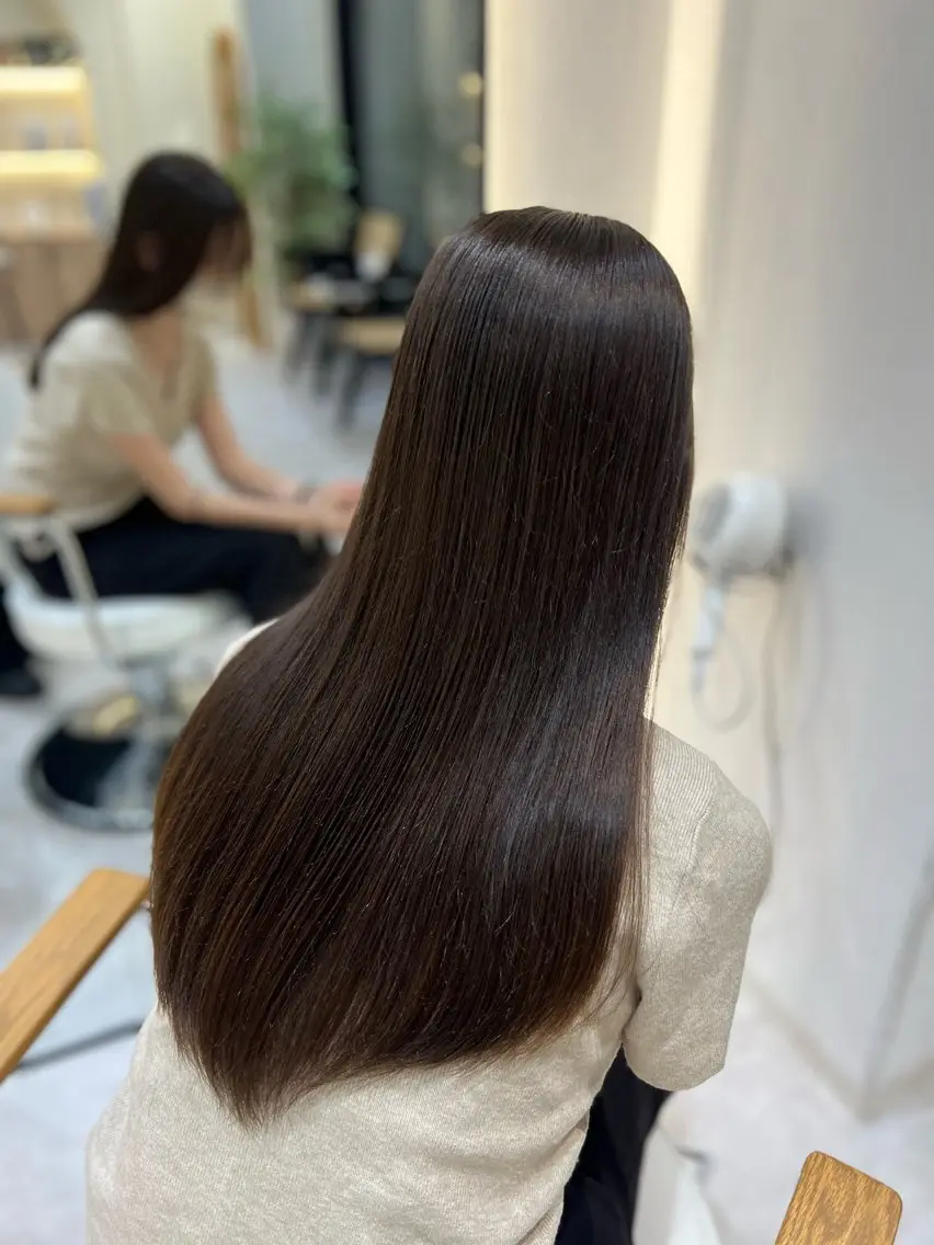 セミロング カラー Zina aimiのヘアスタイル
