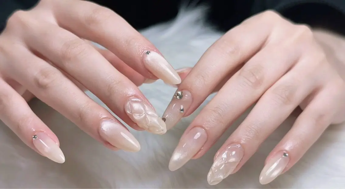 ネイル 長さ出し ネイルチップ ハンドネイル グエン ホアンアンのネイルデザイン