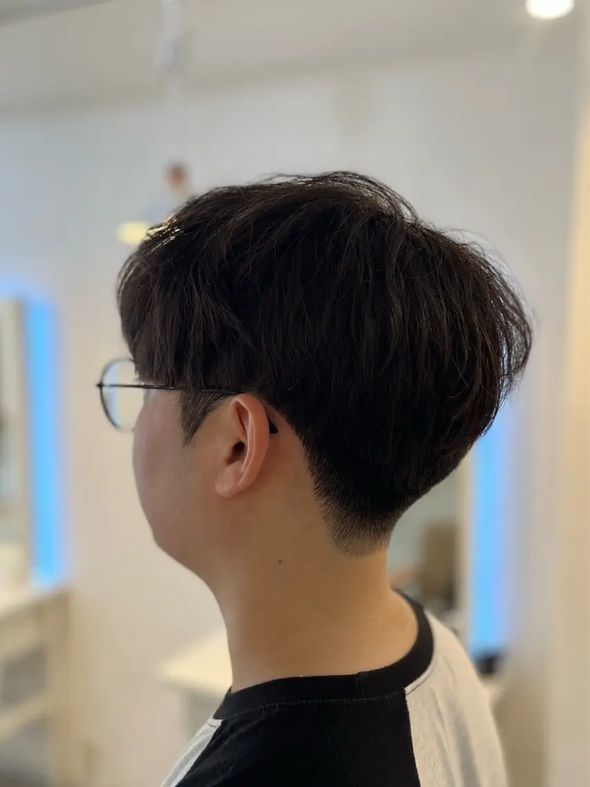メンズ アイブロウ HEALHAIR 堀江店のヘアスタイル