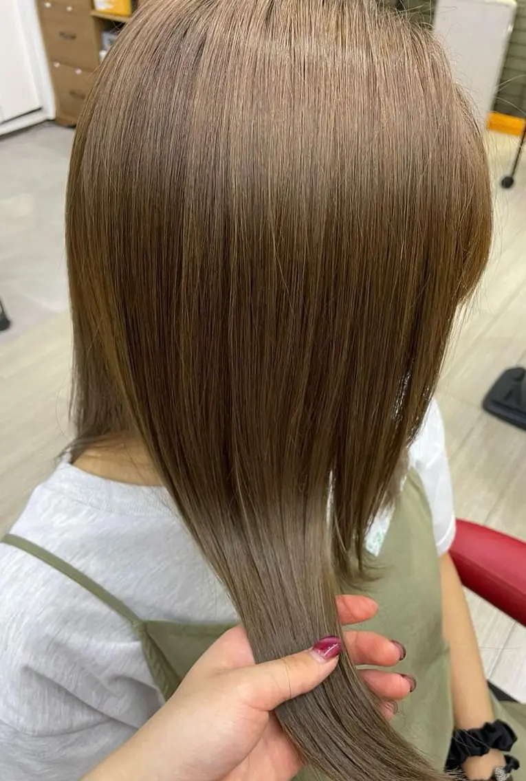 ミディアム カラー ブリーチ 透明感カラー ブリーチなしカラー オリーブカラー cloe中目黒 モエカのヘアスタイル