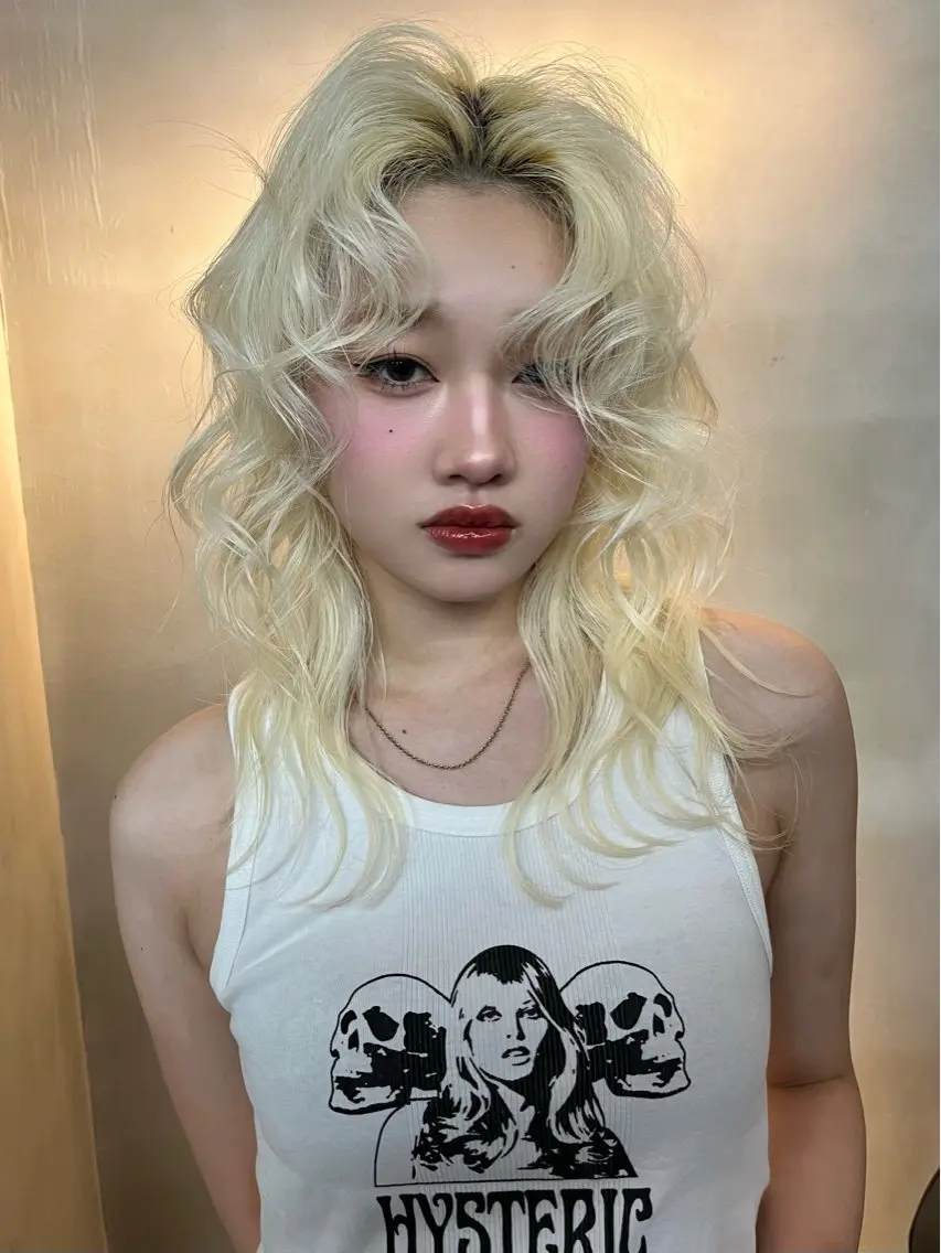 ロング カラー ヘアカラー イツク ⚡️ ルーツ/ハイトーンのヘアスタイル