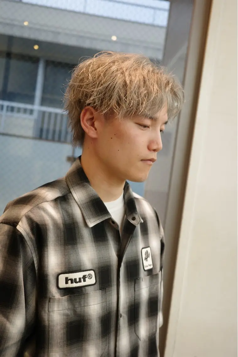ショート カラー メンズ メンズブリーチ ベージュカラー ブリーチ ミルクティーベージュ ホワイトミルクティーベージュ ヘアカラー fifth 堀内新史のヘアスタイル