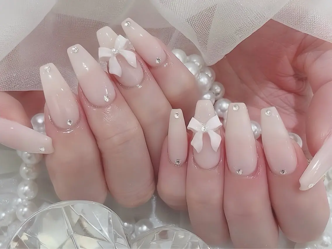 ネイル アートネイル フレンチネイル キラキラネイル 韓国ネイル 水色 ハンドネイル Rin Nail 新大久保店のネイルデザイン