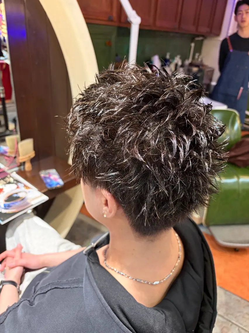メンズ メンズパーマ スパイキーショート カット 関井 美月のヘアスタイル