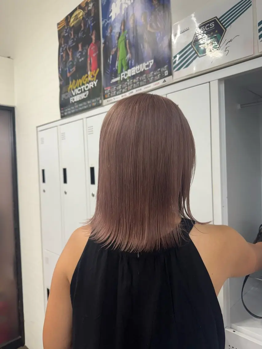 ミディアム 横浜🦋ハイトーン 🫐シャドウルーツのヘアスタイル