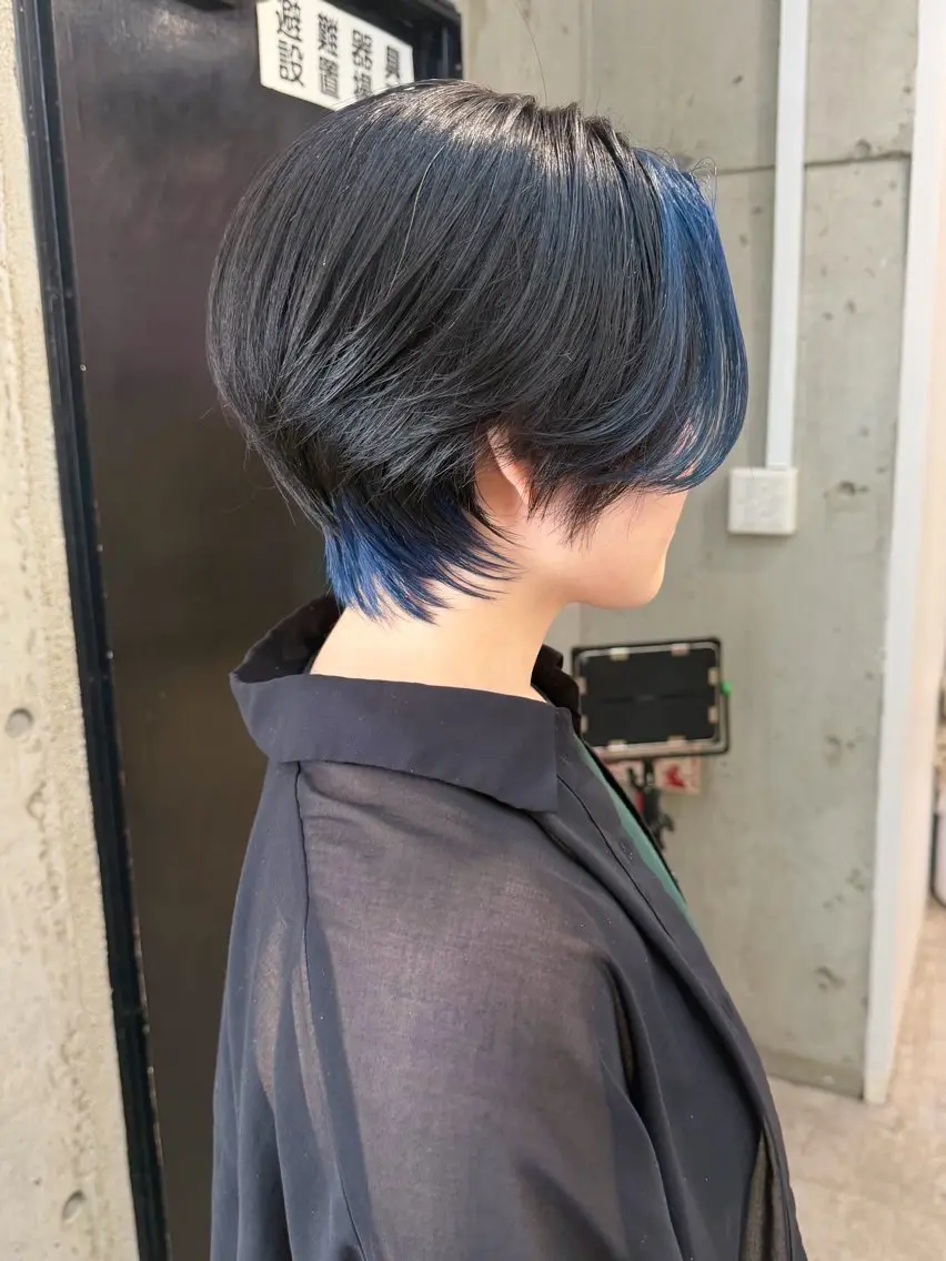 ショート カラー ブリーチ ブルーカラー ヘアカラー SHOTO ハイトー ン/ブロンドカラーのヘアスタイル