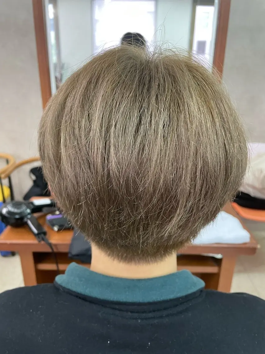 ショート メンズ 🌈透明感カラー 韓国 ミライ🇰🇷のヘアスタイル