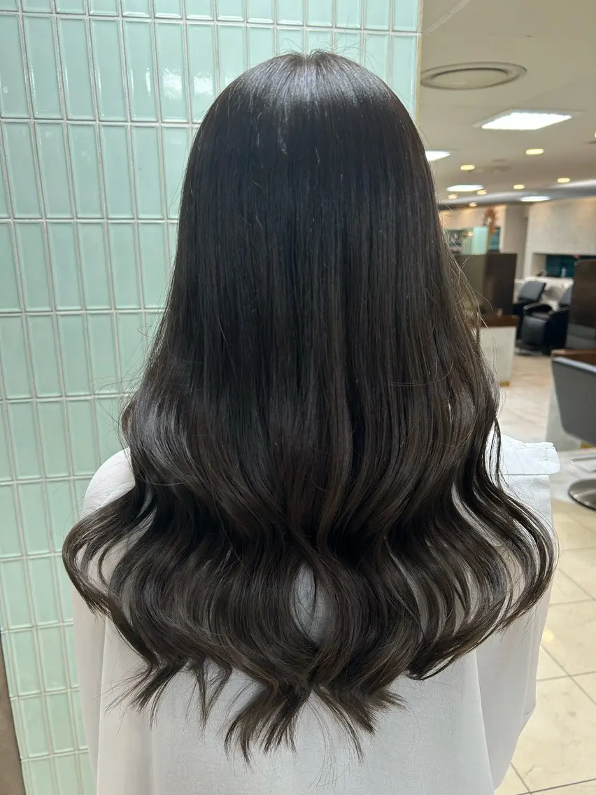 ロング カラー 秋山 果凜のヘアスタイル