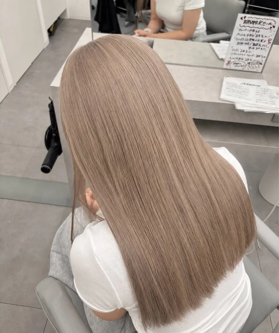 ロング カラー ヘアカラー ブリーチ/ハイトーン 🤍そな🤍のヘアスタイル