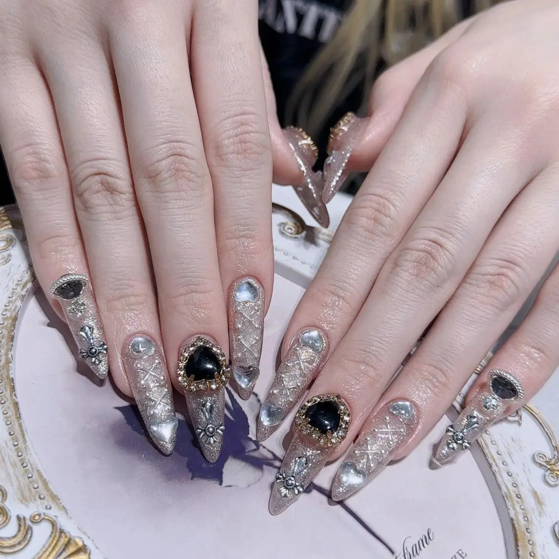 ネイル ネイルチップ Queen‘s なんのネイルデザイン