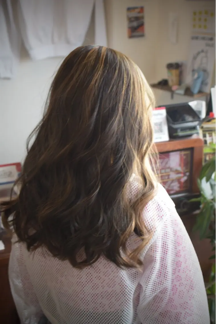 ロング カラー キッズ ミストバング  フェイスフレーミング ハイライトカラー ハイライト 岩村 夏姫のヘアスタイル