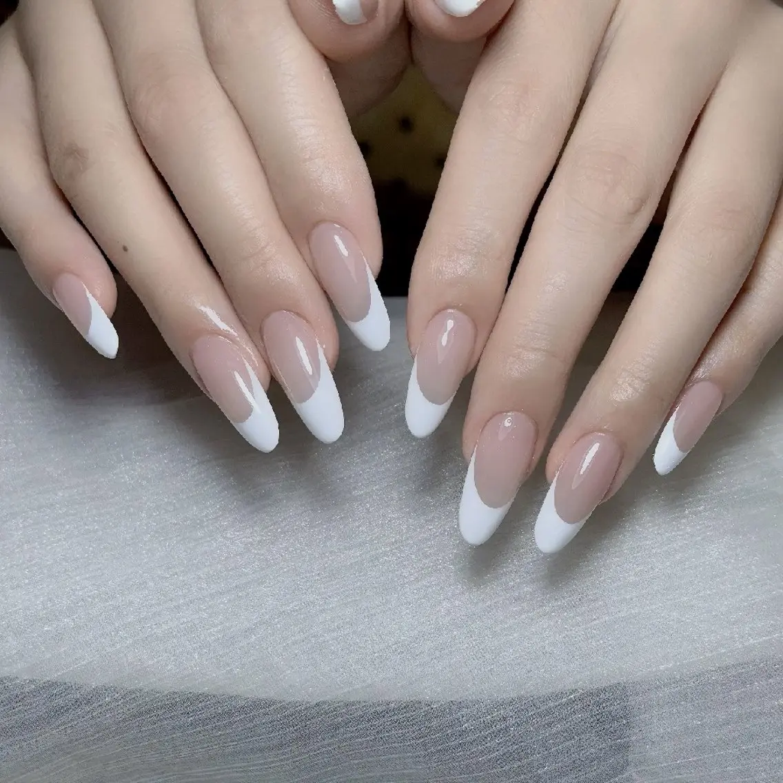 【ジェルオフ無料】🎀フレンチネイル(厚み出し込み)¥5500の写真