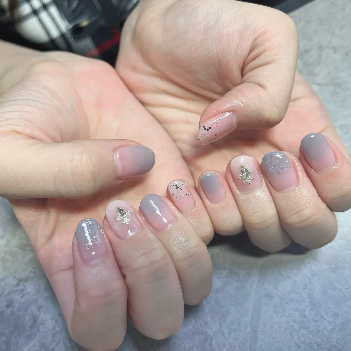 ネイル ブルー グラデーション オフィスネイル ブライダルネイル ハンドネイル ハンドケア ベテランネイル cnc nailのネイルデザイン