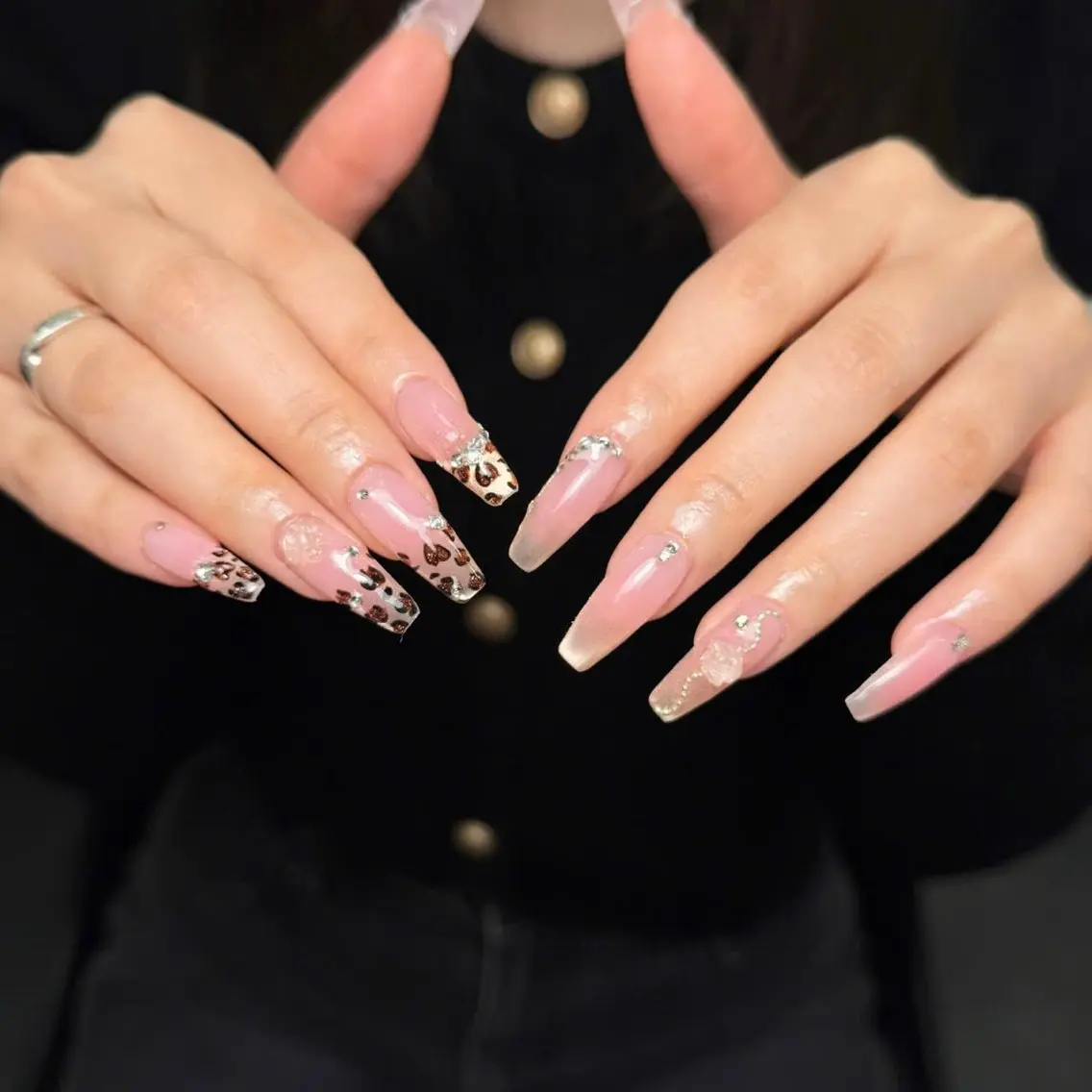 ネイル オーロラネイル 長さ出し フレンチネイル ジェルネイル マグネットネイル ハンドネイル KITTY nailsのネイルデザイン