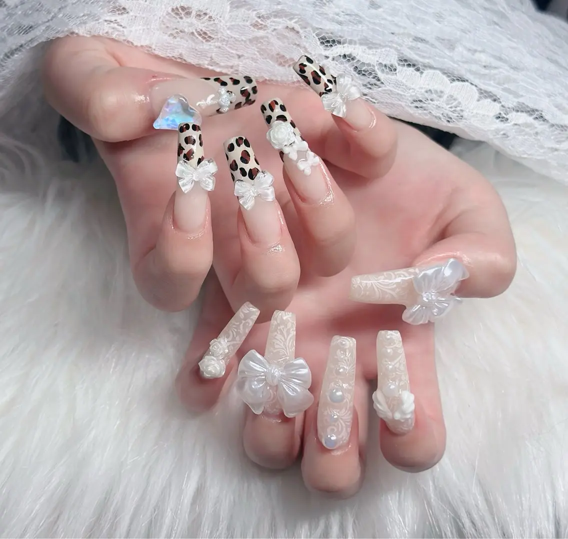 ネイル フレンチネイル ジェルネイル ガラスフレンチ ハロウィン ハート ハンドネイル H.baby Nail Salonのネイルデザイン