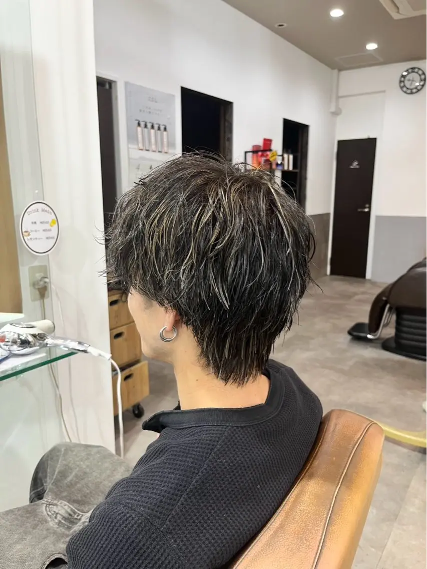 ショート カラー パーマ メンズ カット ヘアカラー 我満 宏映のヘアスタイル