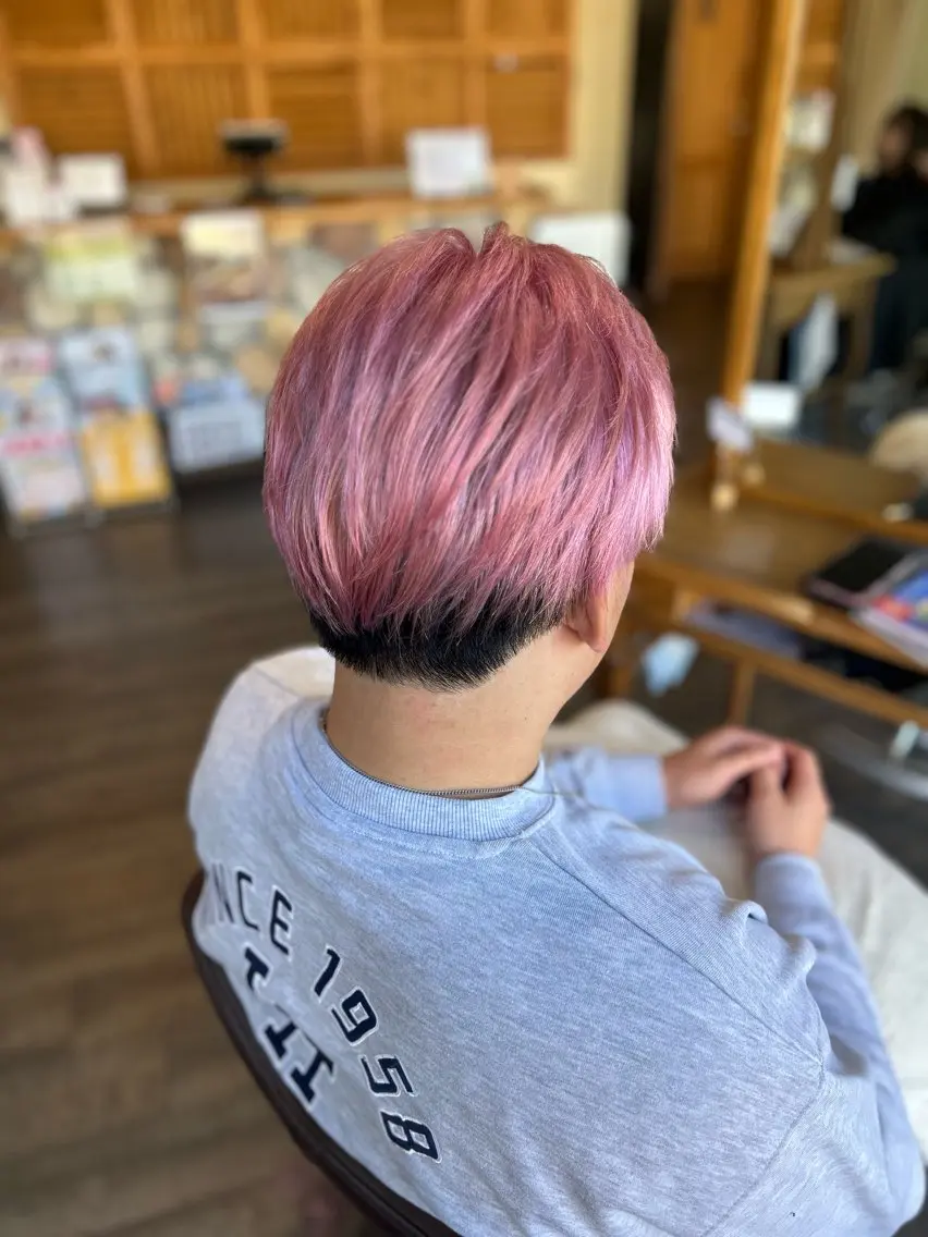 カラー メンズ メンズブリーチ ブリーチ ピンクカラー カット ヘアカラー 井上 花音のヘアスタイル