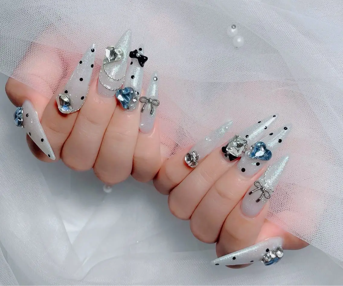 ネイル チークネイル フラッシュネイル フレンチネイル グラデーション ラメ(グリッター) ハンドネイル Lenie Nail Salonのネイルデザイン
