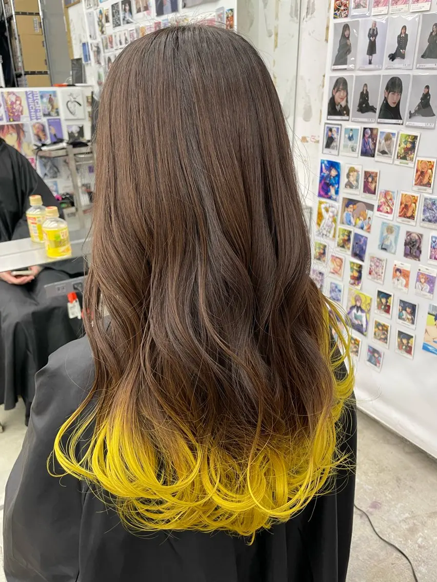 ロング カラー ヘアカラー インナーカラー 推し ブリーチ 髪質改善のヘアスタイル