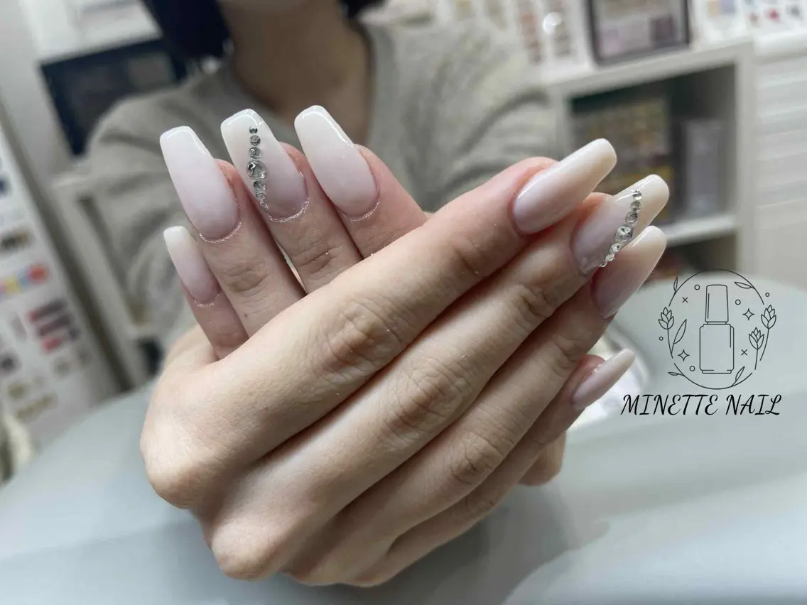 ネイル フレンチネイル ジェルネイル ガラスフレンチ 韓国ネイル マグネットネイル ハンドネイル Minette nailHuongのネイルデザイン