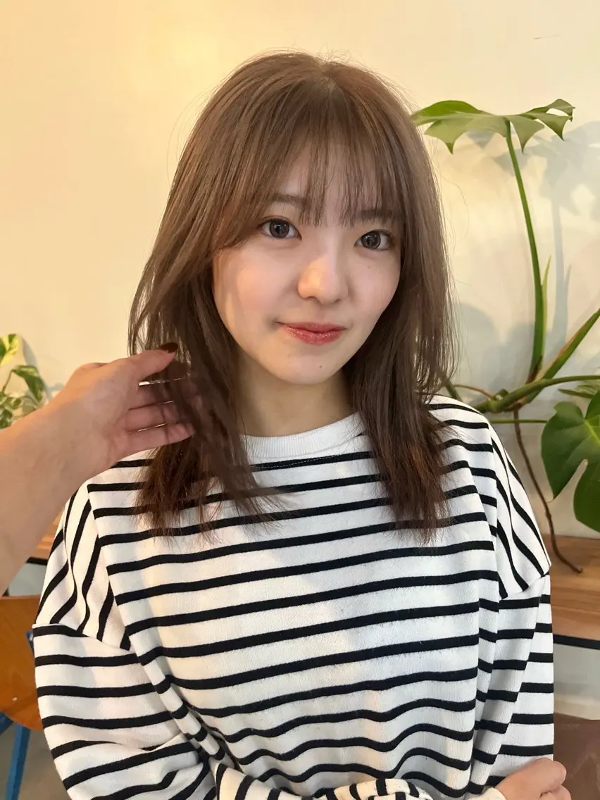 ミディアム アッシュ レイヤーカット\ウル フ　chinatsuのヘアスタイル