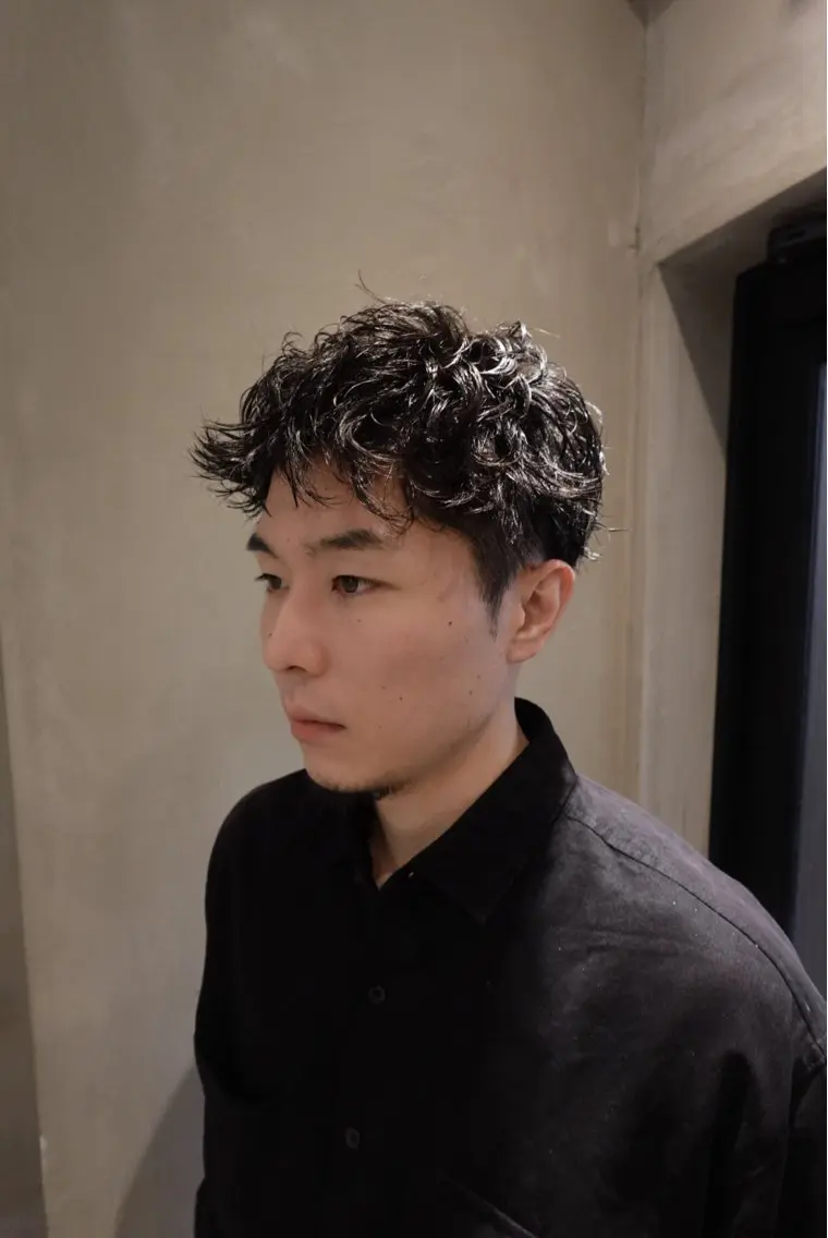 パーマ メンズ メンズパーマ スペインカール ニュアンスパーマ カット パーマ シャドウ/フェザー/ パーマ/新宿/和真のヘアスタイル
