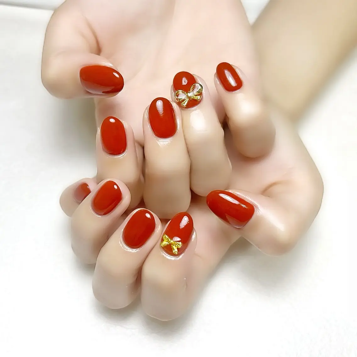 ネイル オフィスネイル ワンカラーネイル 赤色 リボン rouse nail RISATOのネイルデザイン
