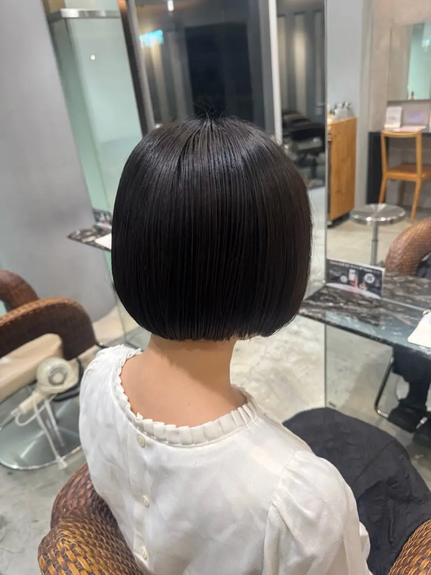 ショート ボブ カット くせ毛風パーマ🪡 hikariのヘアスタイル