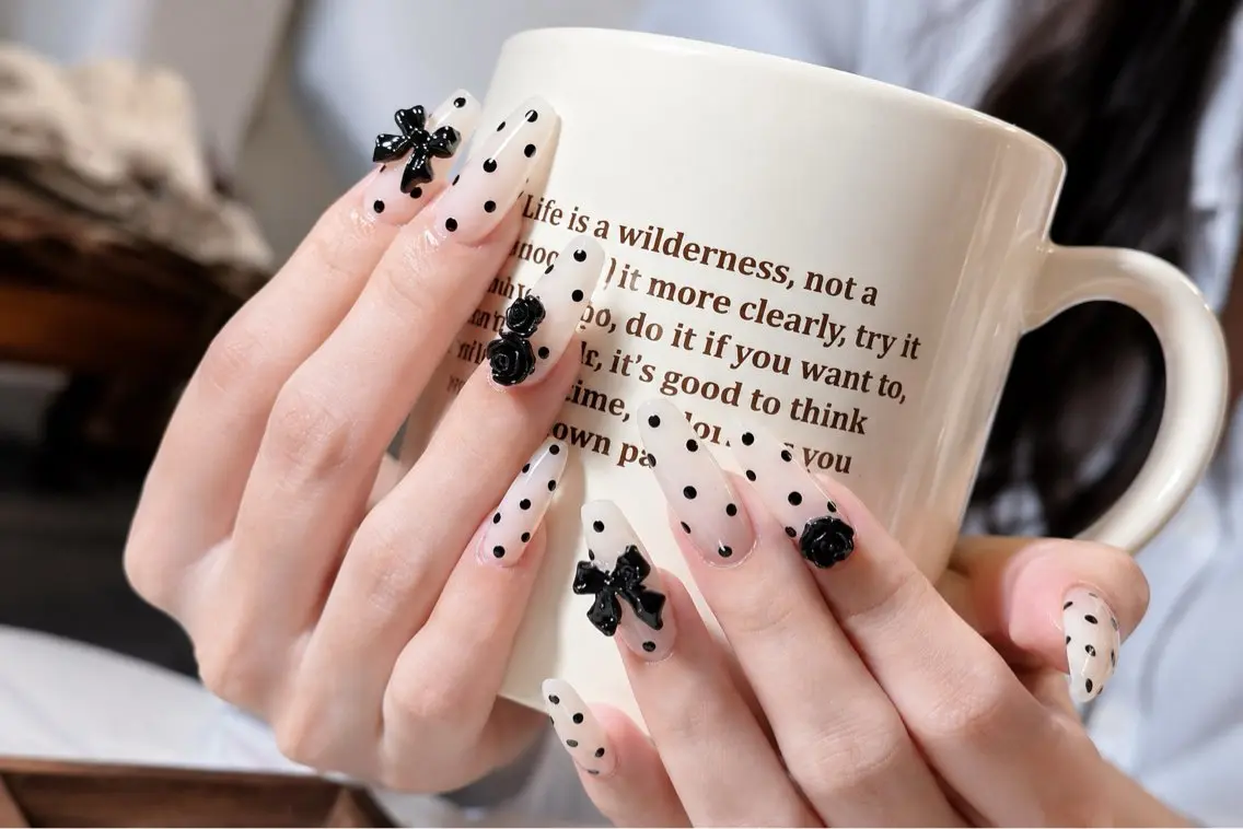 ネイル フラッシュネイル フットネイル フレンチネイル ジェルネイル ガラスフレンチ chicmuse nailのネイルデザイン