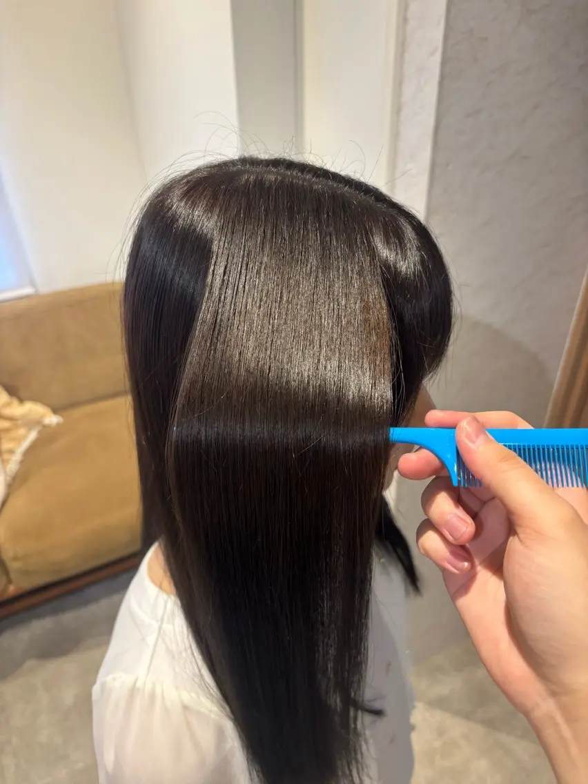 カラー 佐藤 綸音のヘアスタイル
