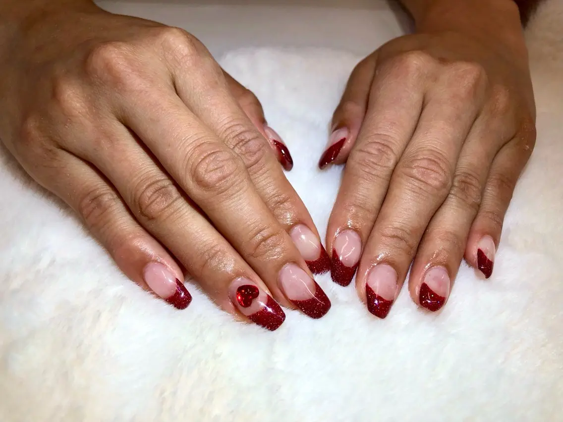 ネイル フレンチネイル キラキラネイル 赤色 心斎橋Salon Epokkuのネイルデザイン