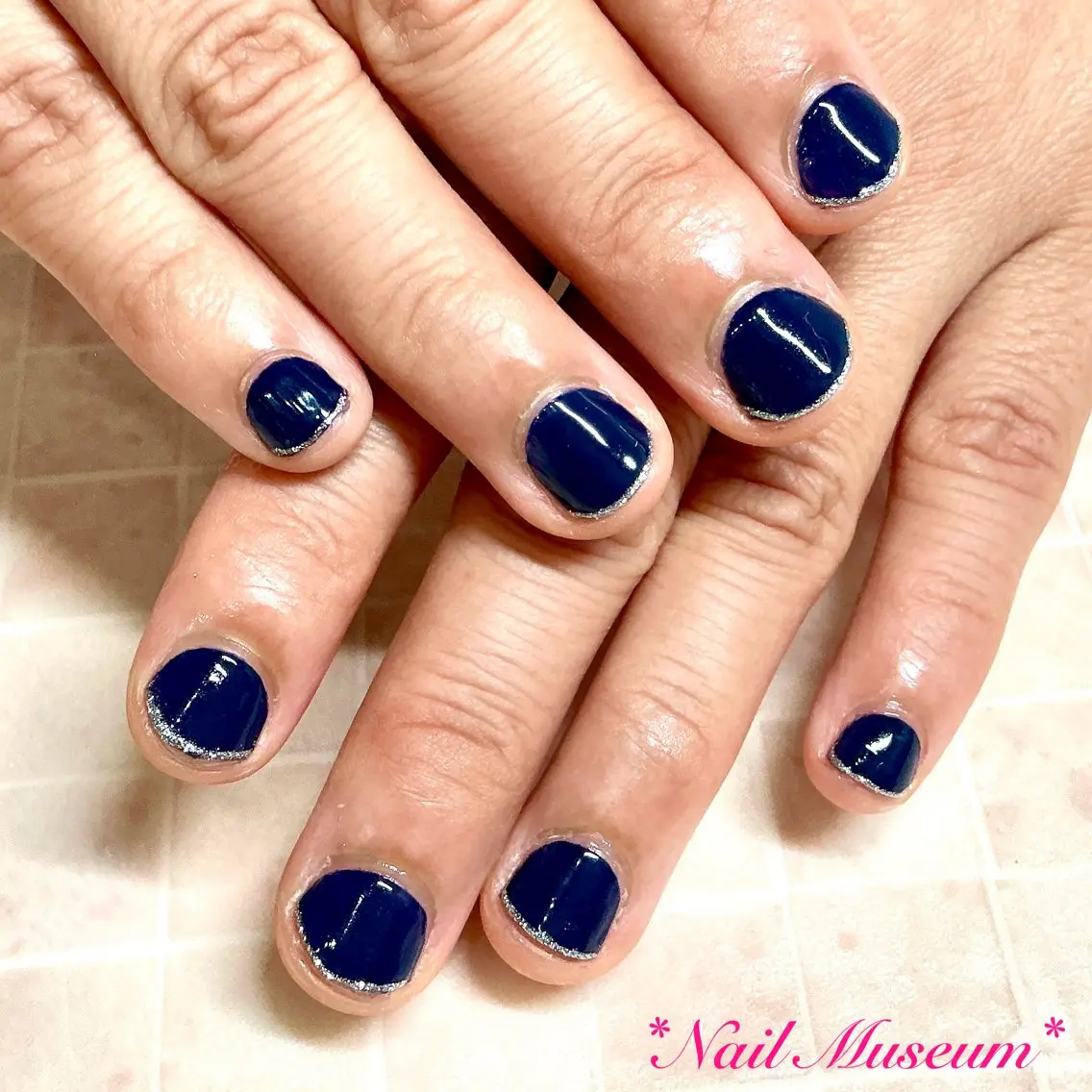 ネイル ブルー ジェルネイル ラメ(グリッター) ネイビー ワンカラーネイル ハンドネイル nailmuseum KAMATARIのネイルデザイン