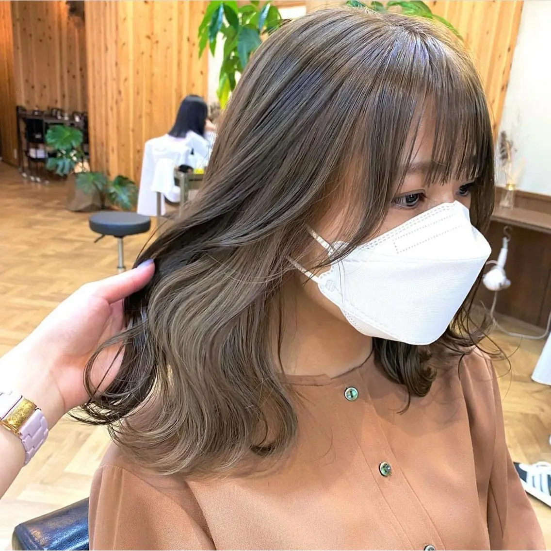 ミディアム カラー パーマ ヘアアレンジ メンズ キッズ ネイル マツエク・マツパ アイブロウ カット ヘアカラー 前川 朋香のヘアスタイル