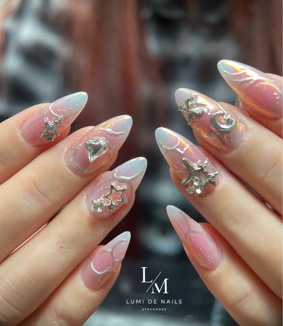 ネイル グラデーション ラメ(グリッター) マグネットネイル ミラーネイル ニュアンスネイル ハンドネイル Lumi de nailsのネイルデザイン