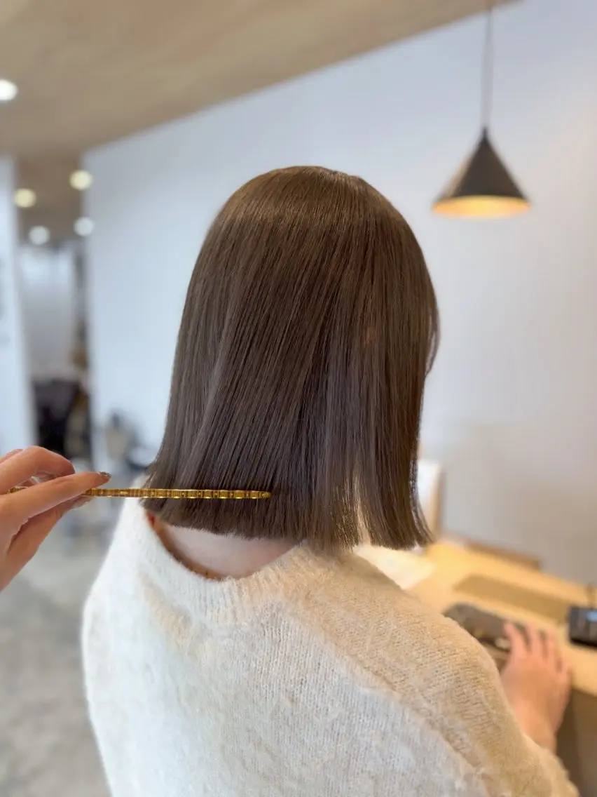 ミディアム カラー ベージュカラー ブリーチ ミルクティーベージュ カット ヘアカラー トリートメント 咲良 / allum 鈴鹿のヘアスタイル