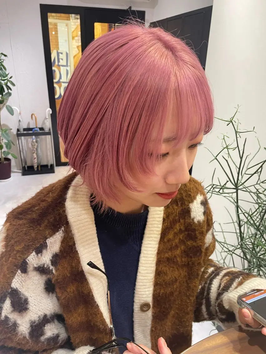 ショート ヘアカラー トリートメント _WHITE 佐伯 碧のヘアスタイル