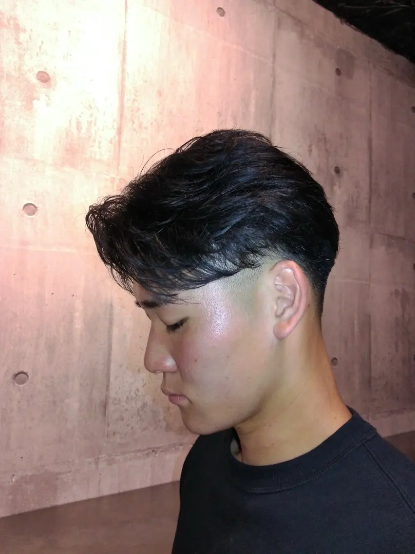 メンズ フェードカット カット パーマ 窪田 力也のヘアスタイル