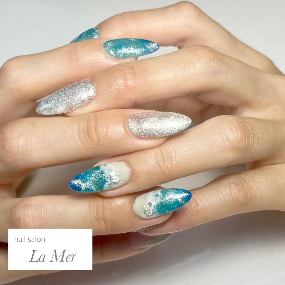 ネイル ブルー ロングネイル マグネットネイル ニュアンスネイル オフィスネイル ハンドネイル nailsalon La Merのネイルデザイン