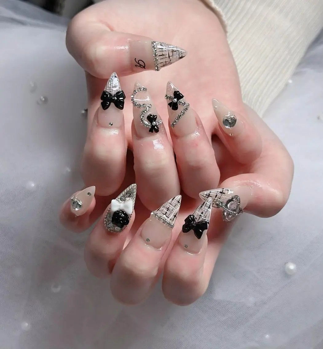 ネイル フレンチネイル ジェルネイル ハロウィン 韓国ネイル マグネットネイル ハンドネイル neco H.babynailのネイルデザイン